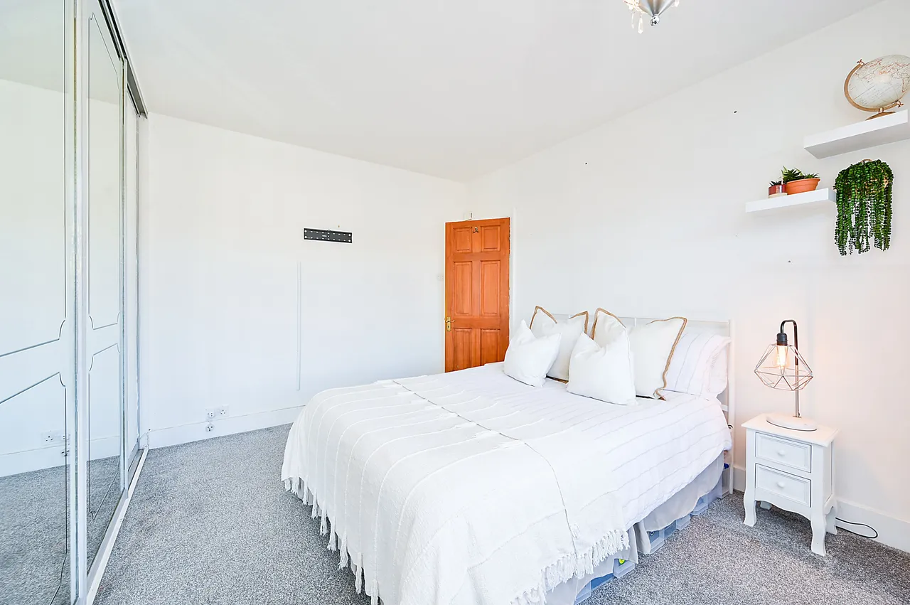 6 Burton Gardens, Hounslow, photo 8