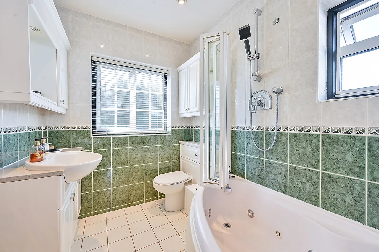 6 Burton Gardens, Hounslow, photo 12