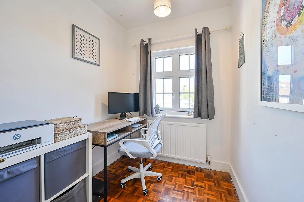 6 Burton Gardens, Hounslow, photo 9