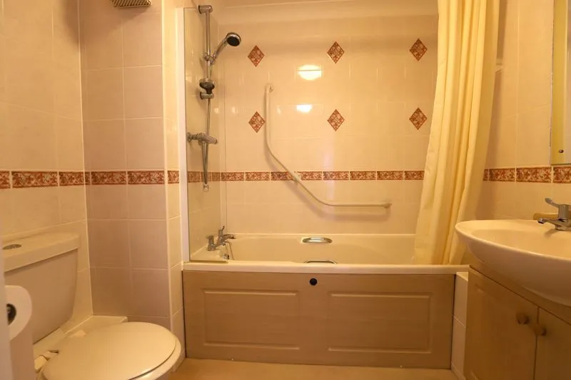 Butts Road, Exeter, photo 9