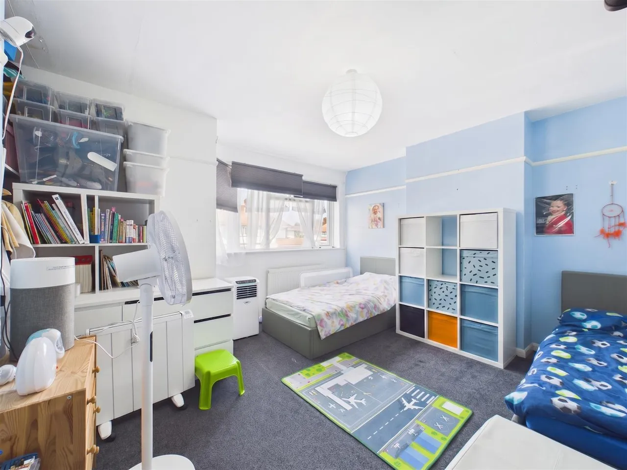 Gonville Crescent, Northolt, UB5 4SJ, photo 9