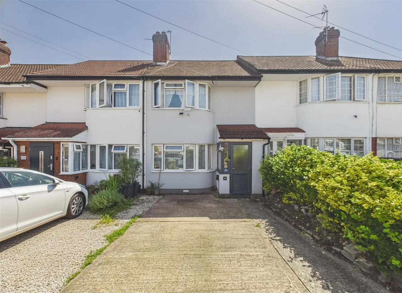 3 bed property for sale — Gonville Crescent, Northolt, UB5 4SJ