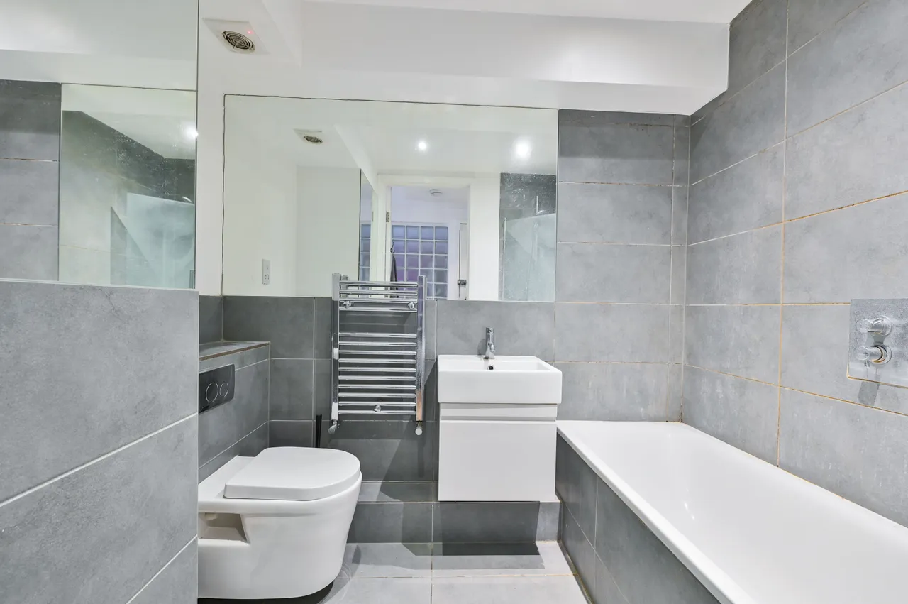 Flat 5, Lionswood, 349 Caledonian Road, London, photo 2