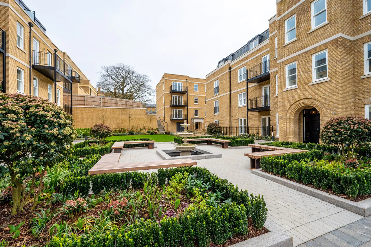 London, SW20, photo 13