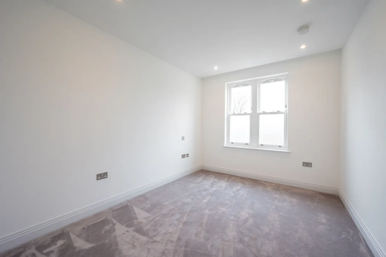 London, SW20, photo 9