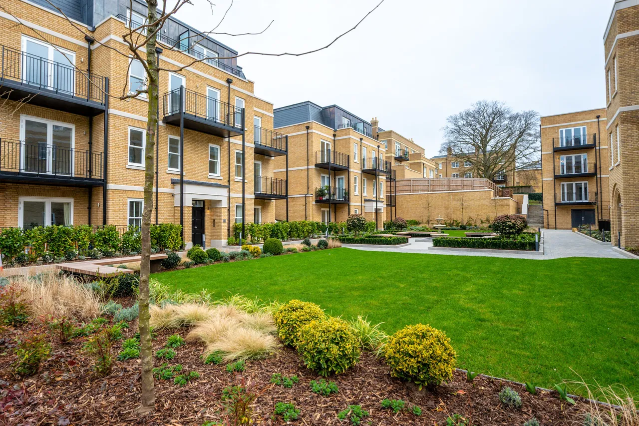 London, SW20, photo 12