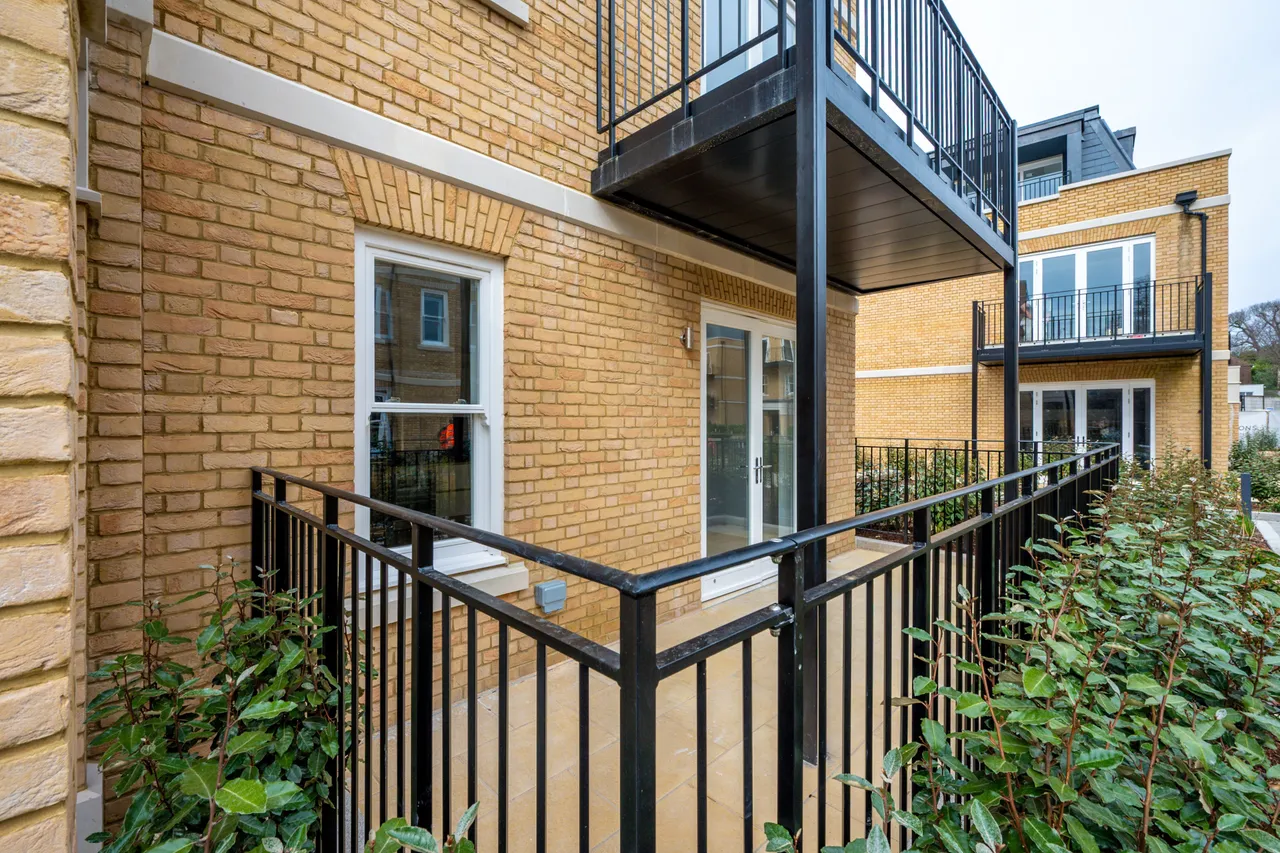 London, SW20, photo 3