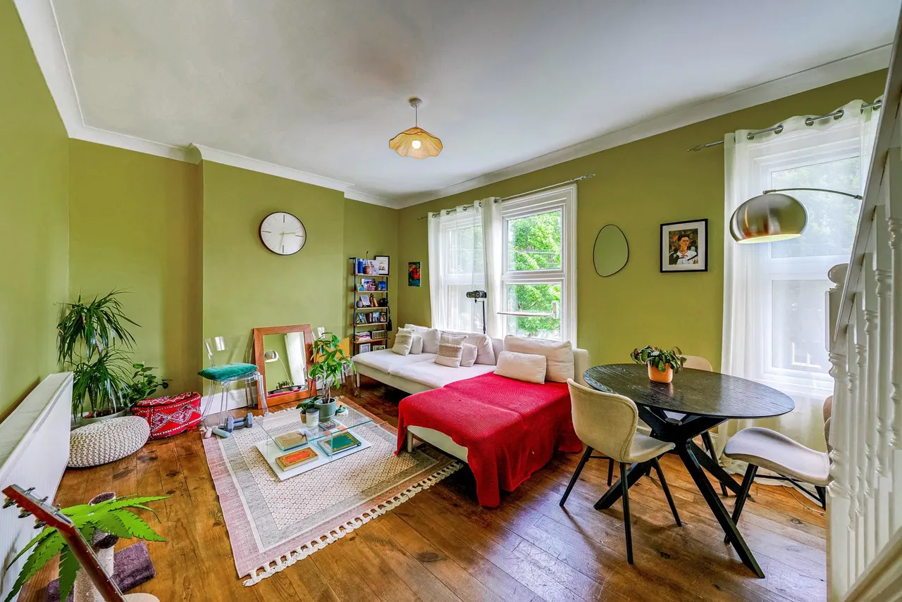 2 bed flat for sale, Borthwick Road, London, E15