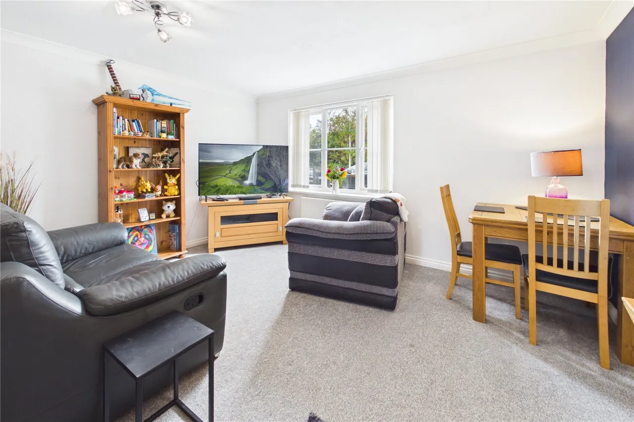 St. Michaels Road, Newbury, RG14, photo 2