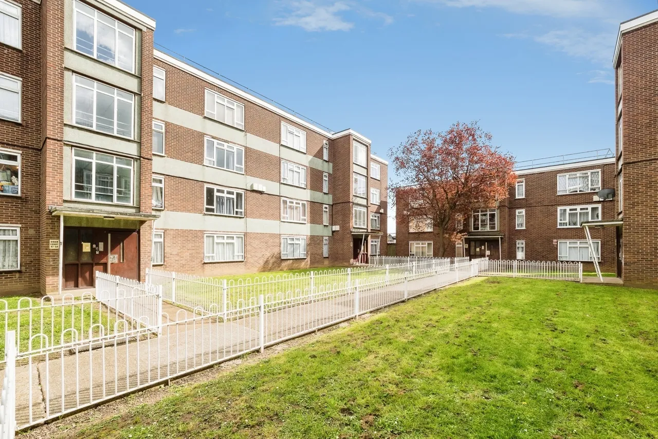 1 bed flat for sale — Diban Court, Diban Avenue, Hornchurch, RM12