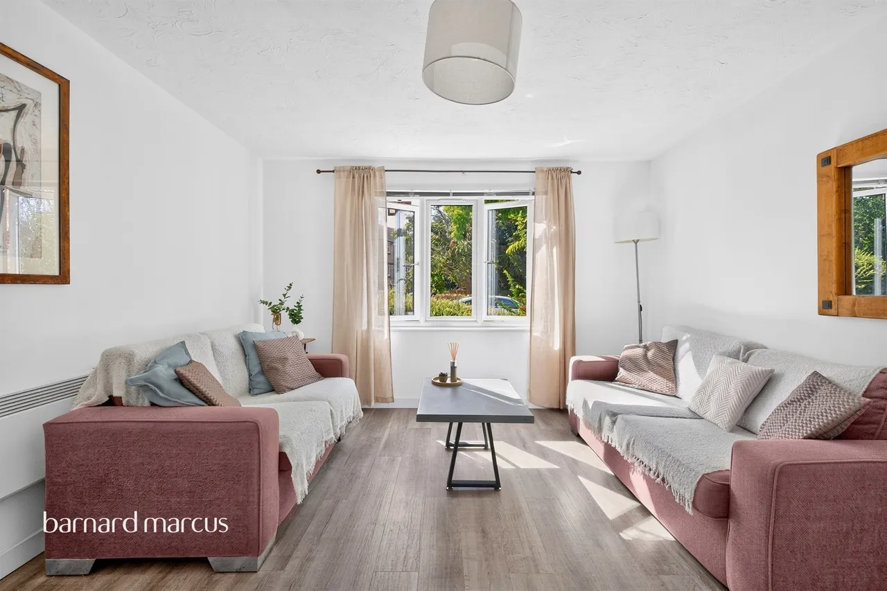1 bed flat for sale — Sheppard Drive, London