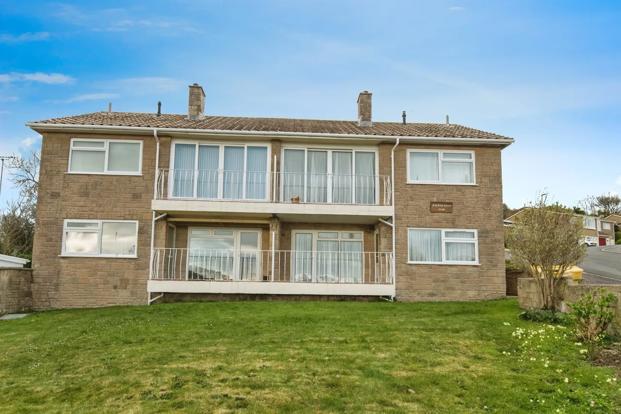 2 bed flat for sale — Fairfield Park, Lyme Regis
