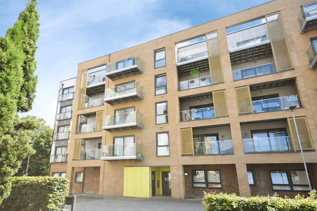 2 bed flat for sale, Watson Heights, Chelmsford, CM1