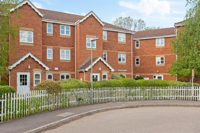 Woodfield Road, Thames Ditton, photo 11