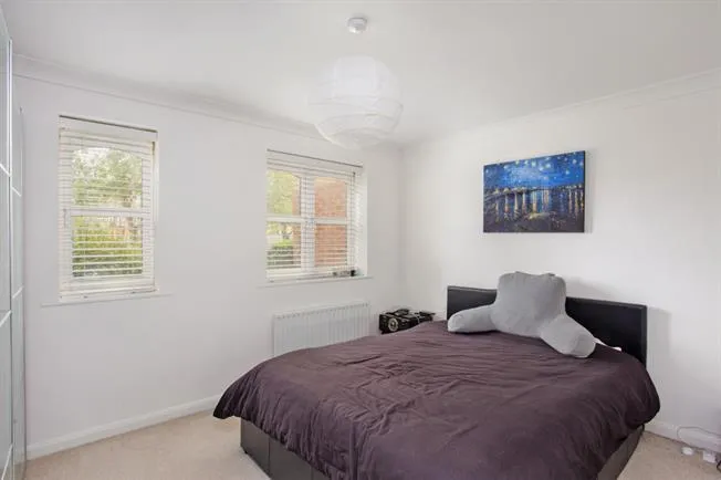 Woodfield Road, Thames Ditton, photo 4