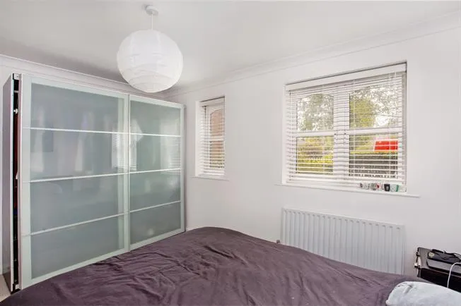 Woodfield Road, Thames Ditton, photo 5