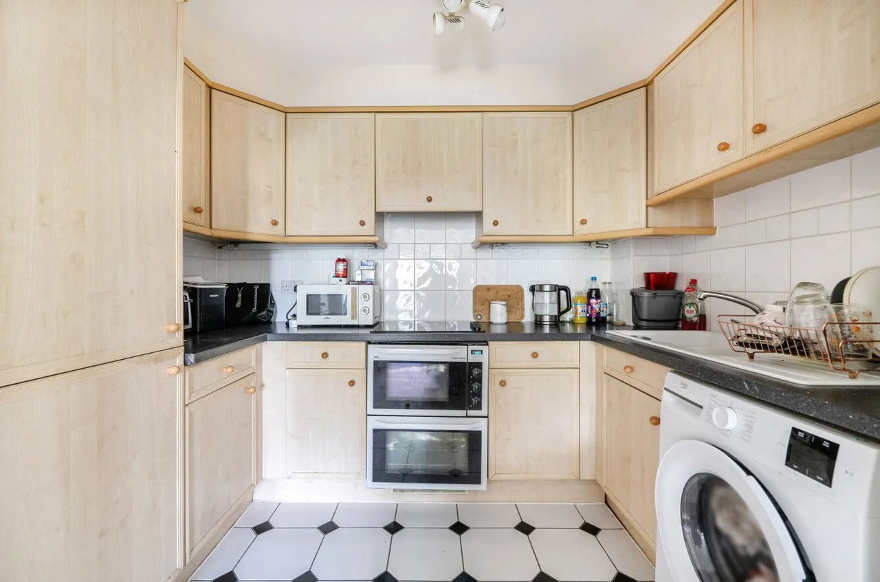 Montague Close, Wokingham, RG40, photo 6