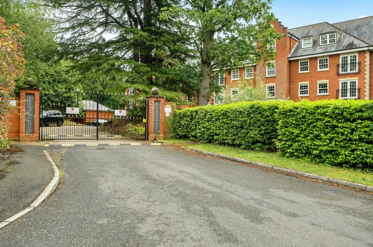 Montague Close, Wokingham, RG40, photo 2
