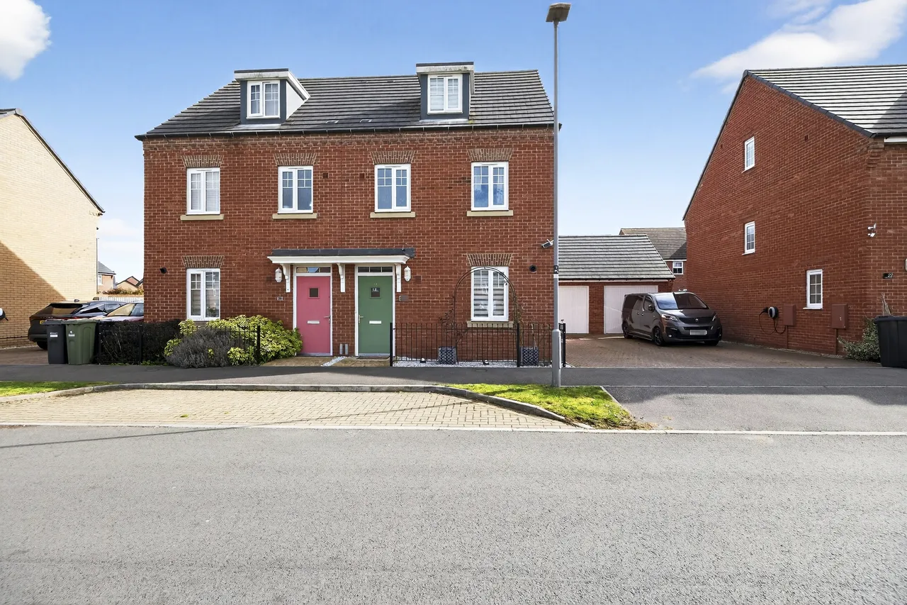 3 bed house for sale, Port Line Road, Brooklands, MK10