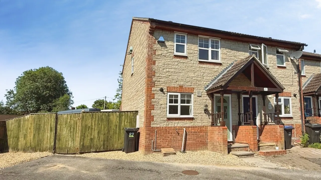 2 bed house for sale — Kingfisher Drive, Westbury