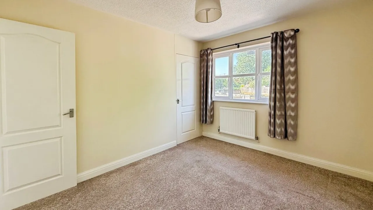 Kingfisher Drive, Westbury, photo 6