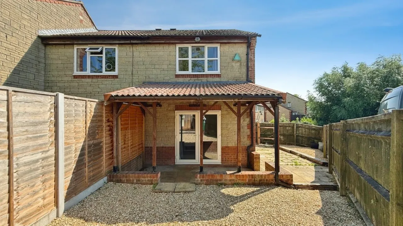 Kingfisher Drive, Westbury, photo 11