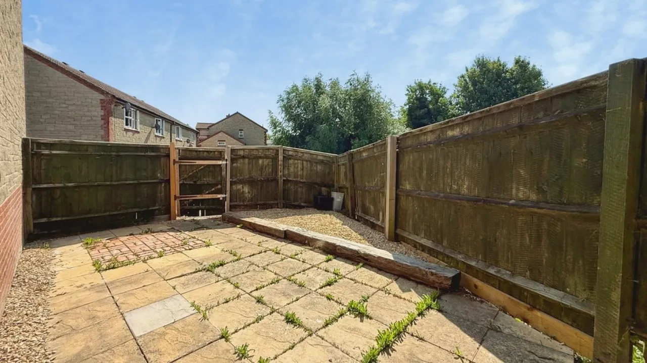 Kingfisher Drive, Westbury, photo 10