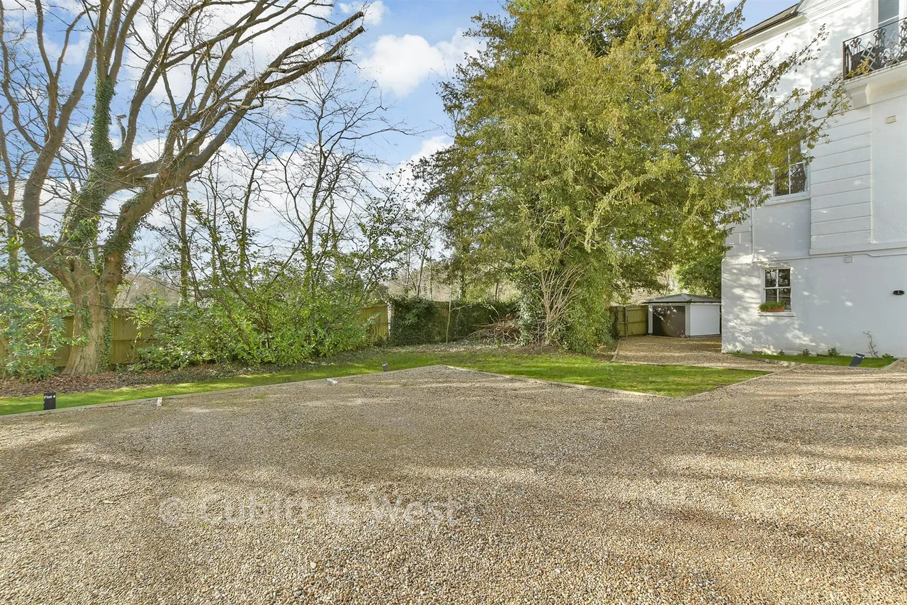 Wray Park Road, Reigate, RH2, photo 11