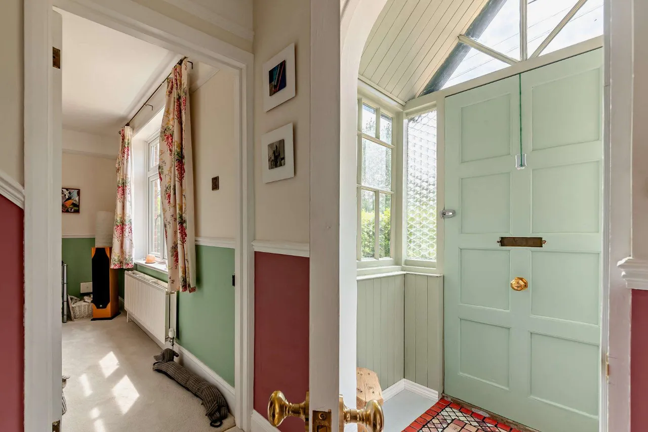 Lickfolds Road, Rowledge, Farnham, Surrey, GU10 4AF, photo 5