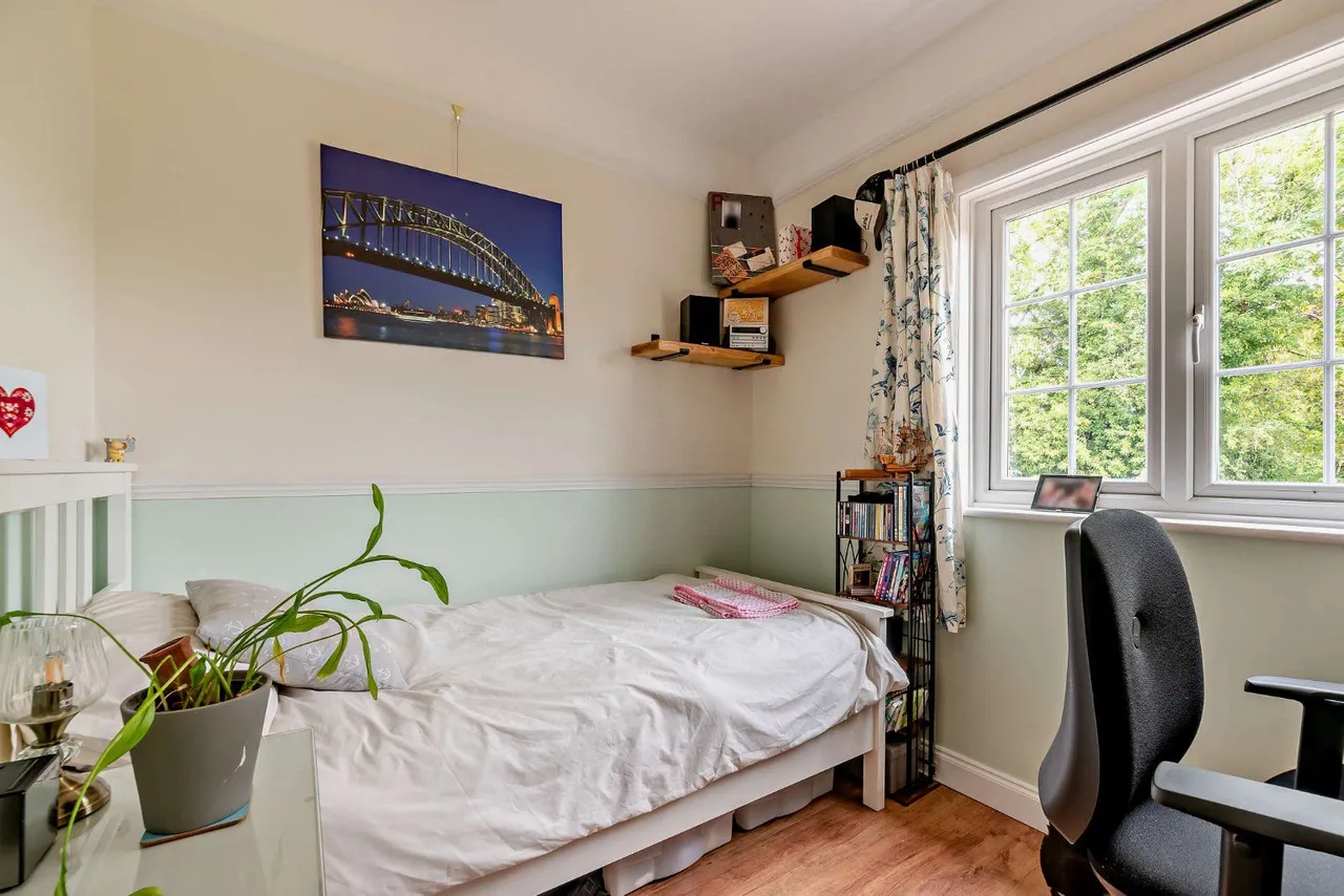 Lickfolds Road, Rowledge, Farnham, Surrey, GU10 4AF, photo 10