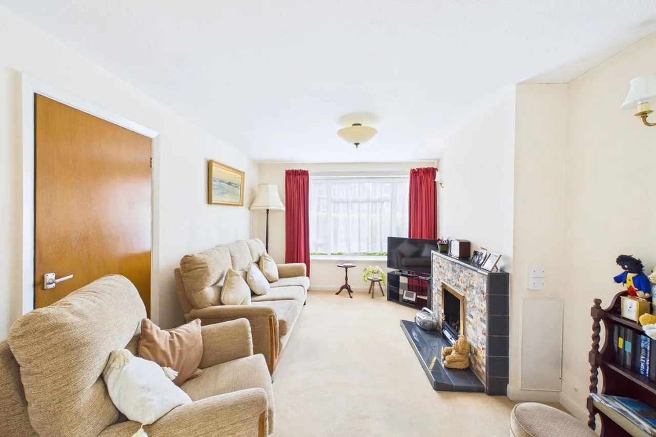 Ashford Gardens, Whitnash, Leamington Spa, photo 3