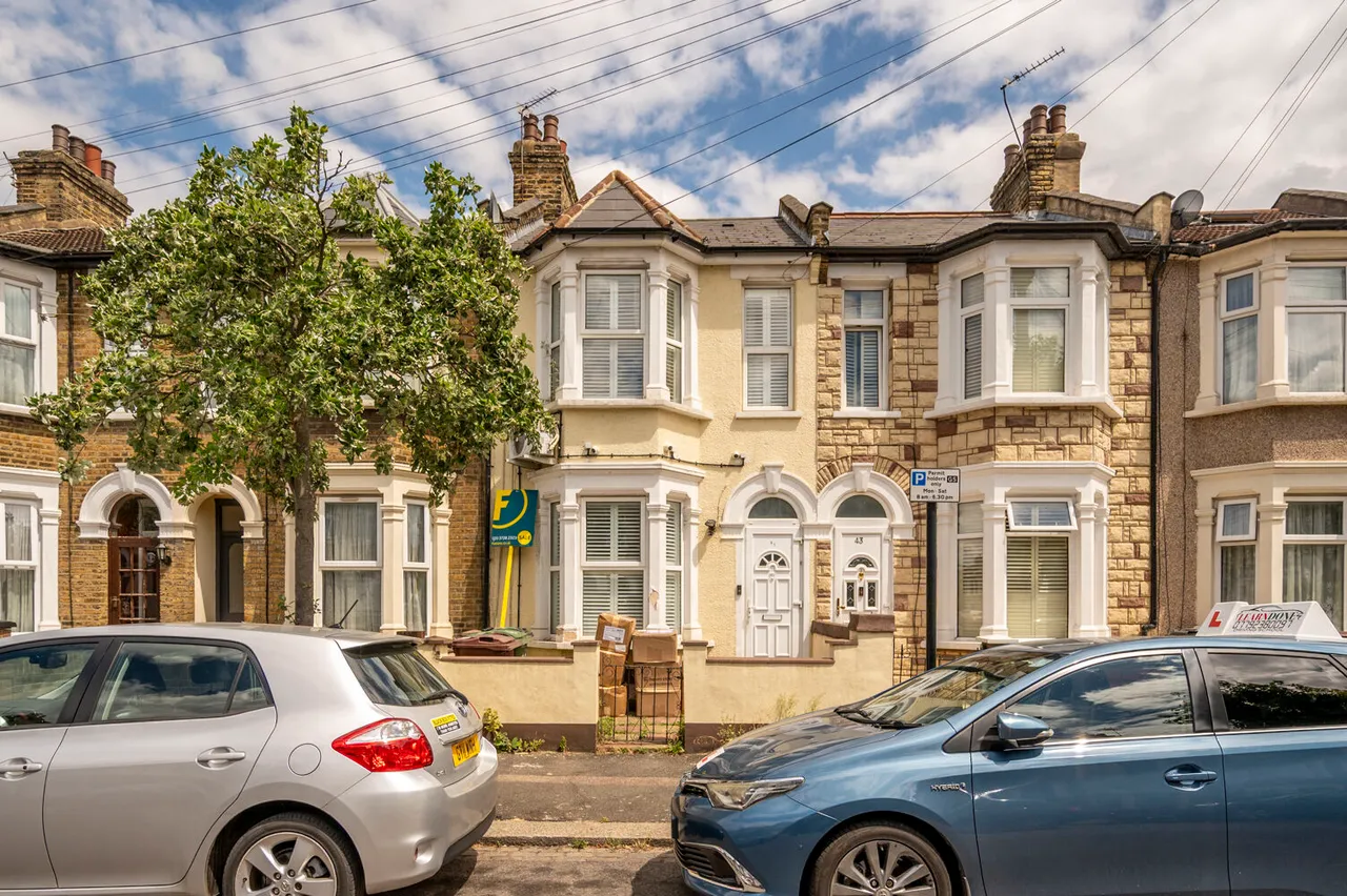 3 bed house for sale — 41 Sunnyside Road, London