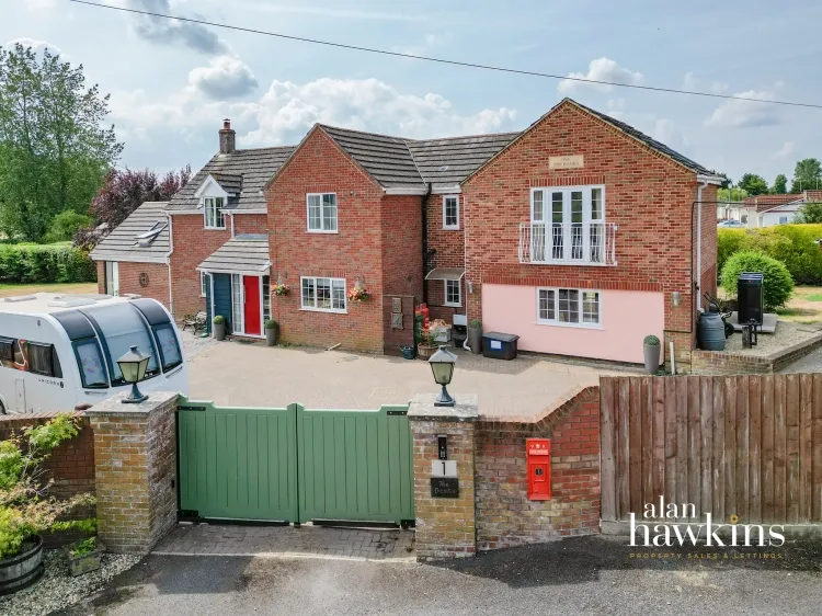 4 bed house to rent, The Banks Lyneham, Lyneham, SN15