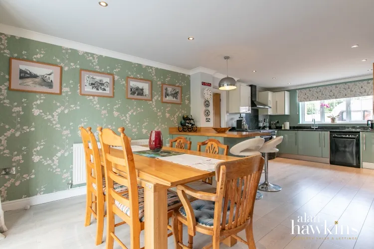 The Banks Lyneham, Lyneham, SN15, photo 6