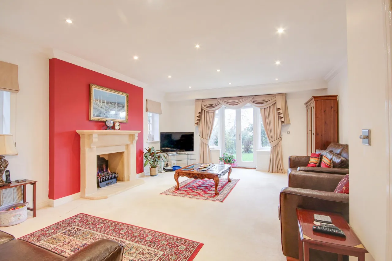 Horseshoe Drive, Over, GL2, photo 4