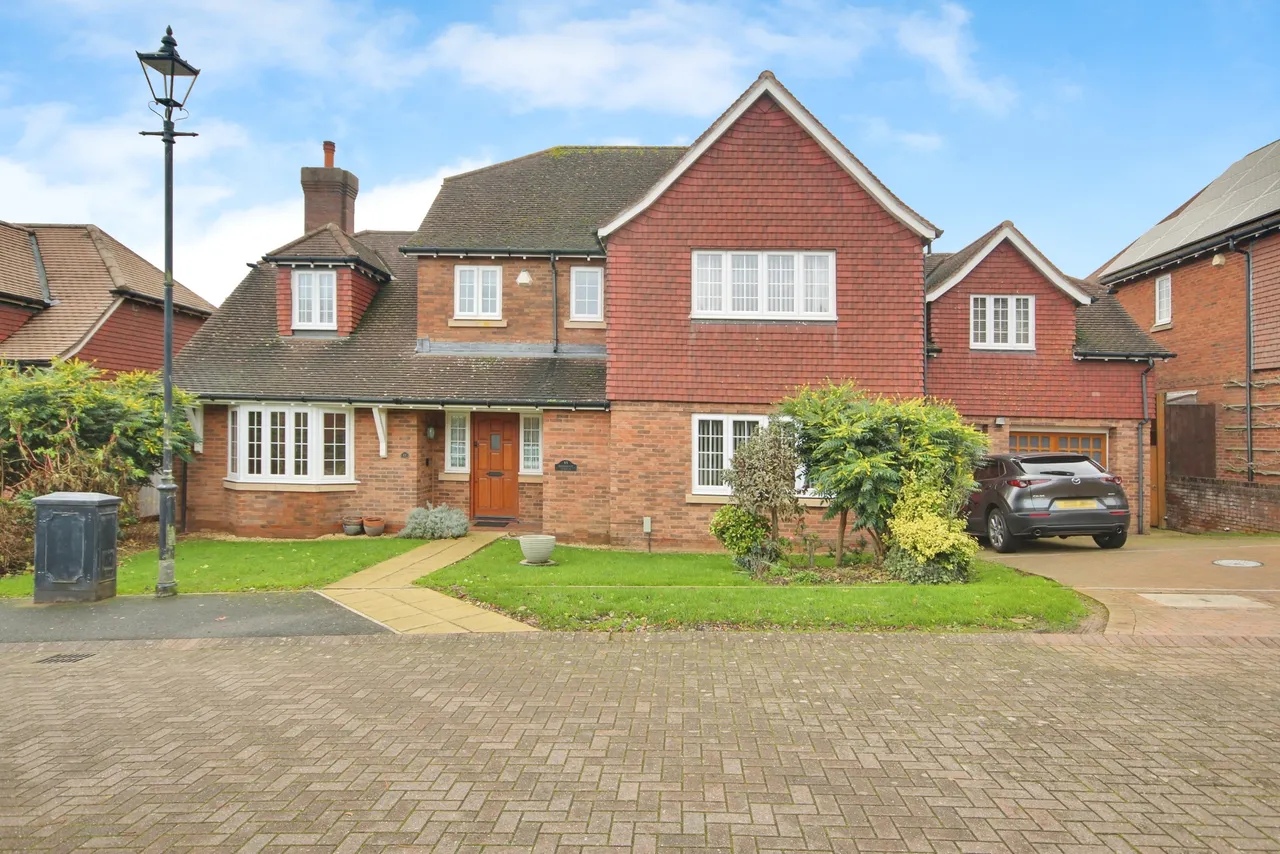 5 bed house for sale, Horseshoe Drive, Over, GL2