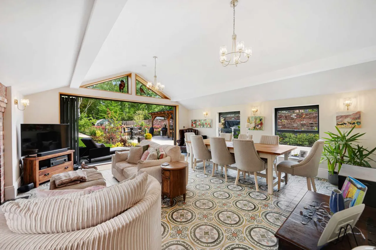 Knutsford Road, Alderley Edge, Cheshire, SK9 7SF, photo 4