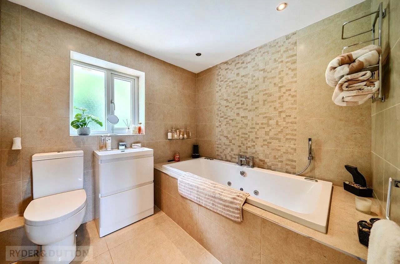 Newark Park Way, Royton, OL2, photo 7