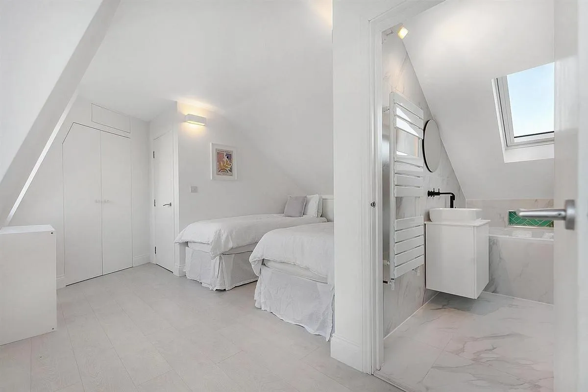 Greenside Road, London, W12, photo 22
