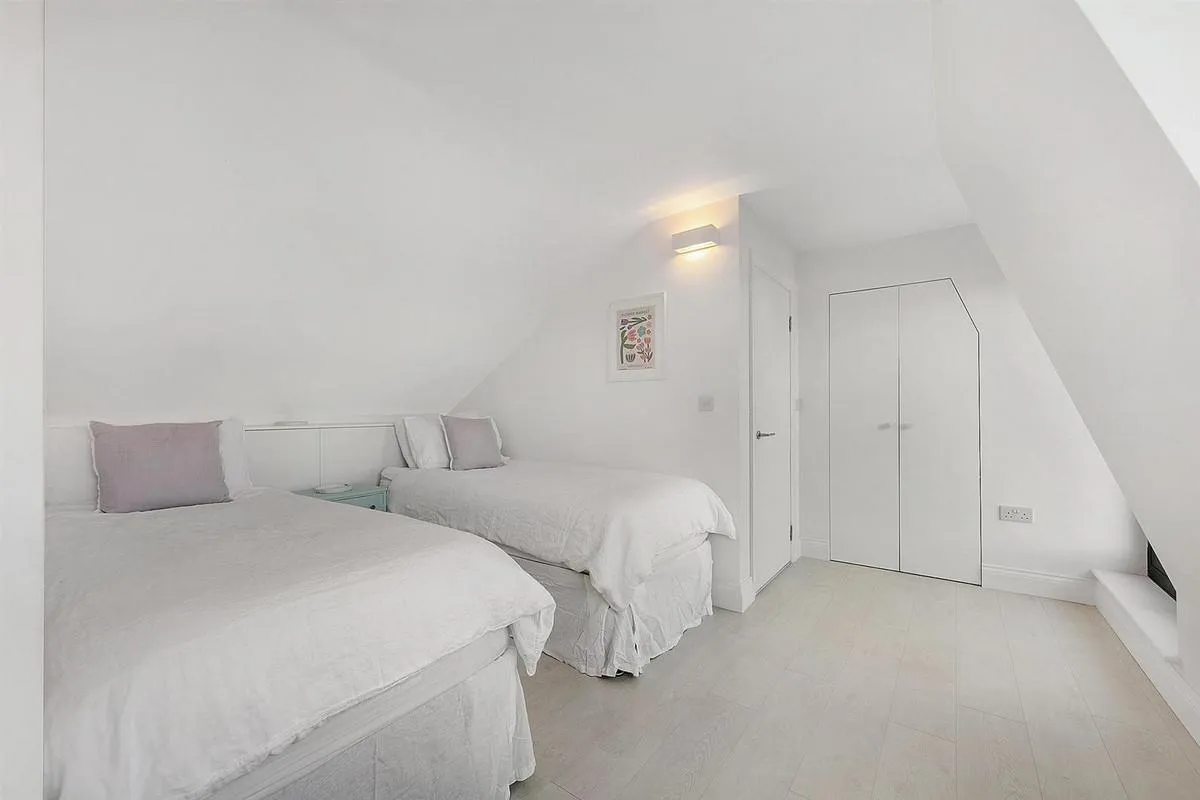 Greenside Road, London, W12, photo 15