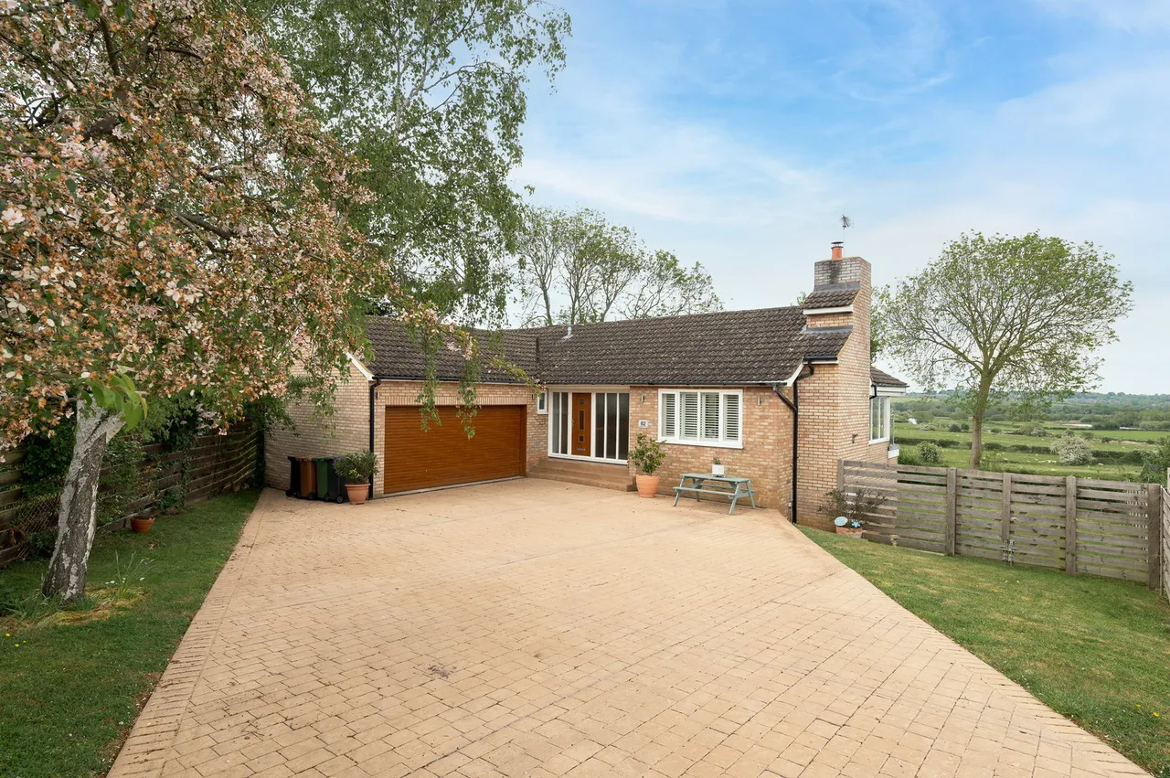 4 bed house for sale — Glenfield Drive, Great Doddington