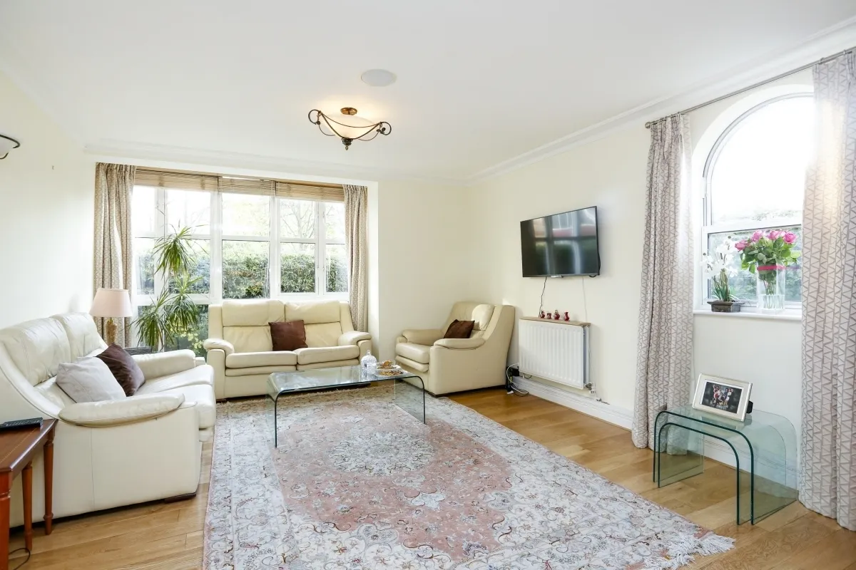 2 bed flat to rent — Keble Place Barnes SW13