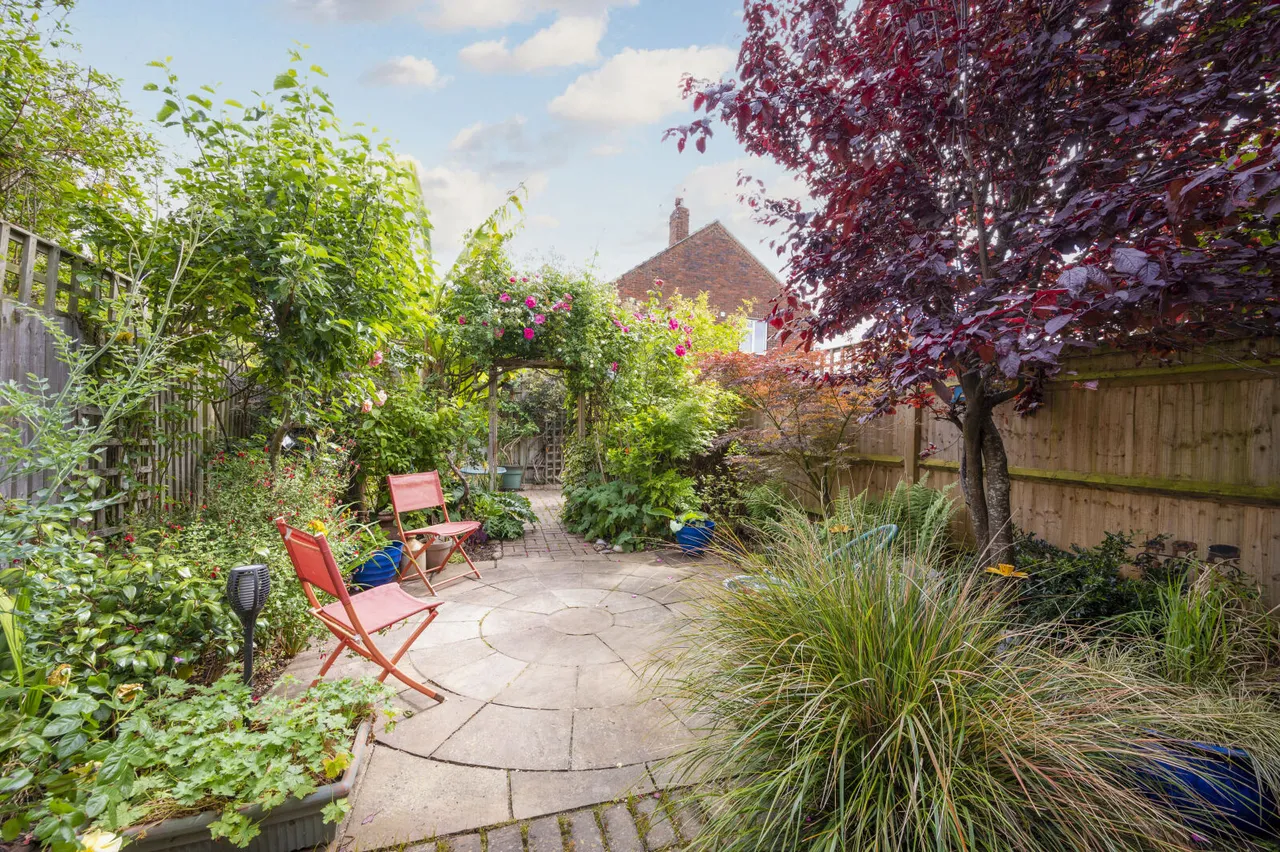 1 bed flat for sale, Sydney Road, Raynes Park, SW20