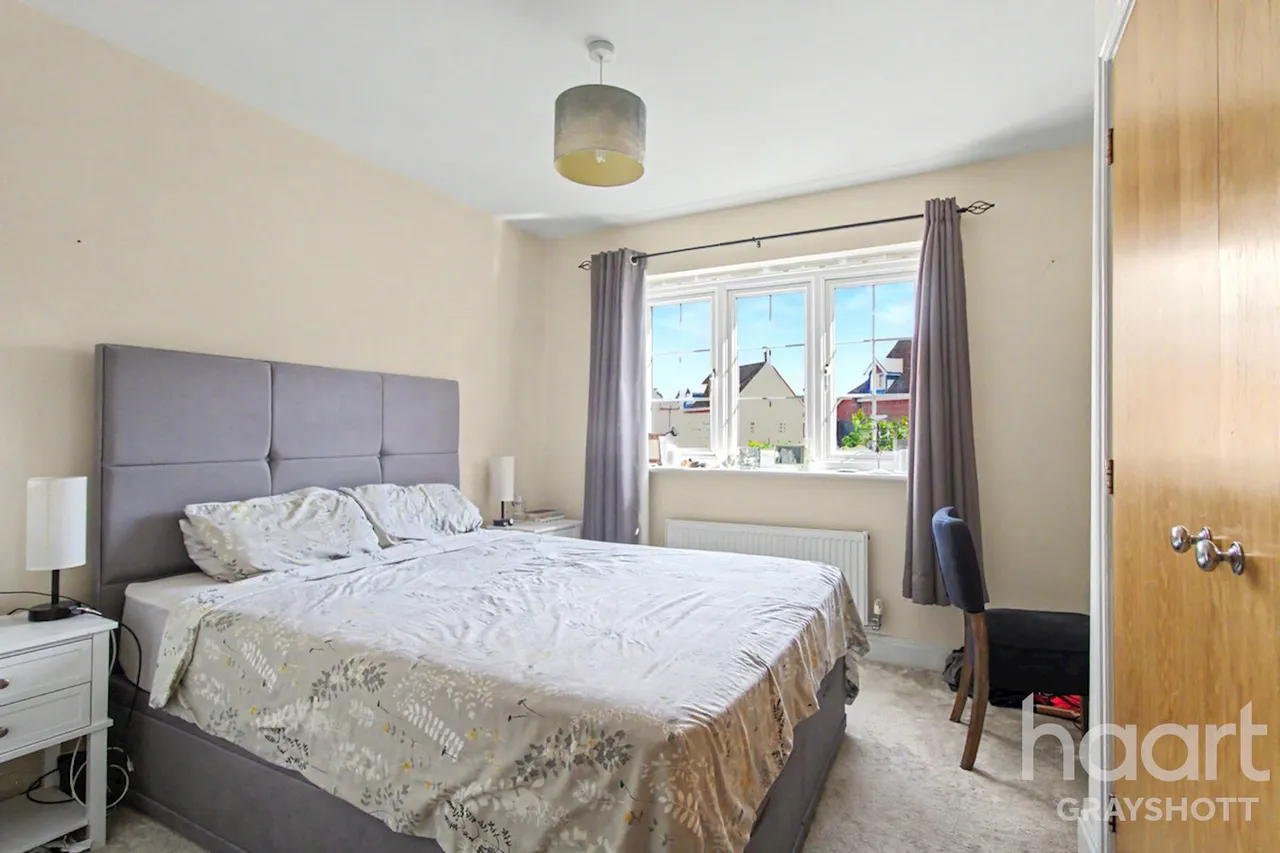 Elder Crescent, Lindford, GU35, photo 3