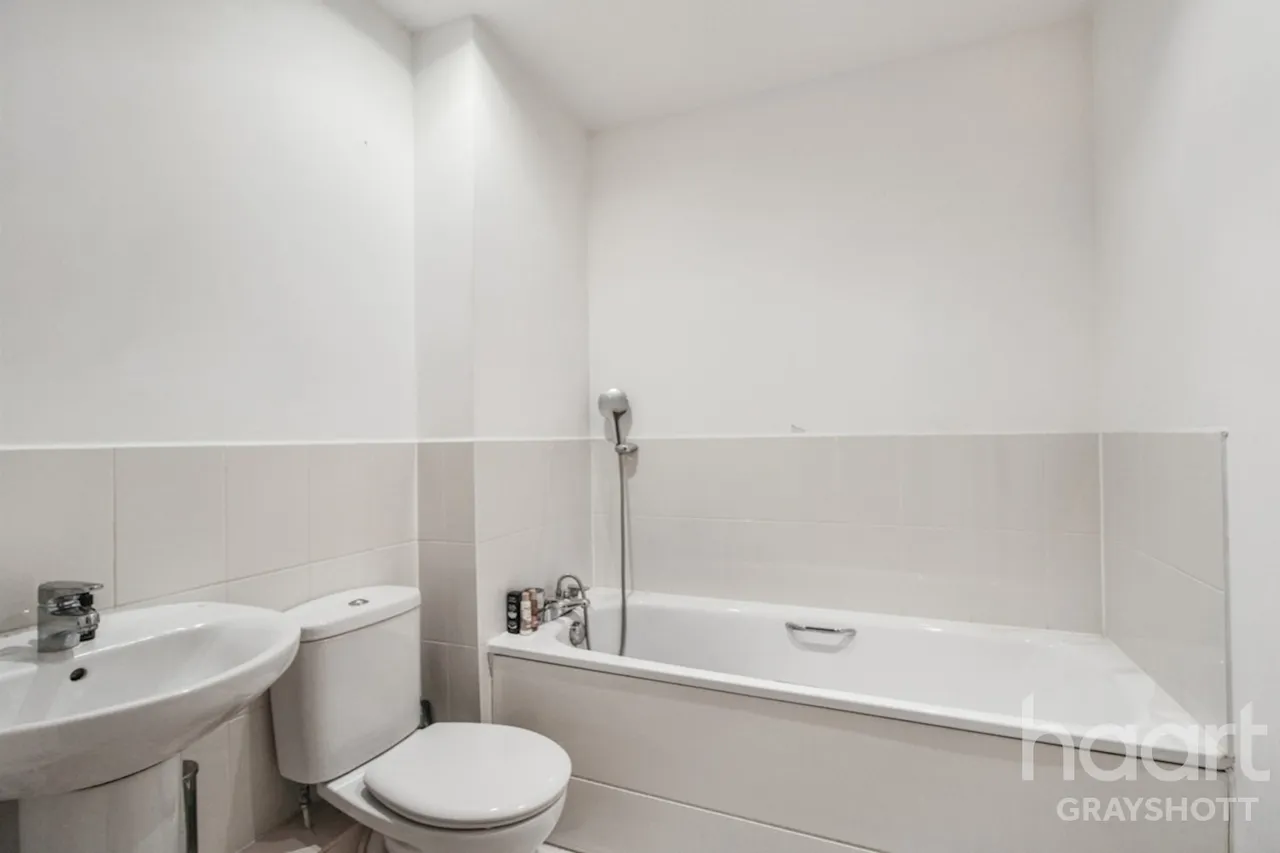 Elder Crescent, Lindford, GU35, photo 8