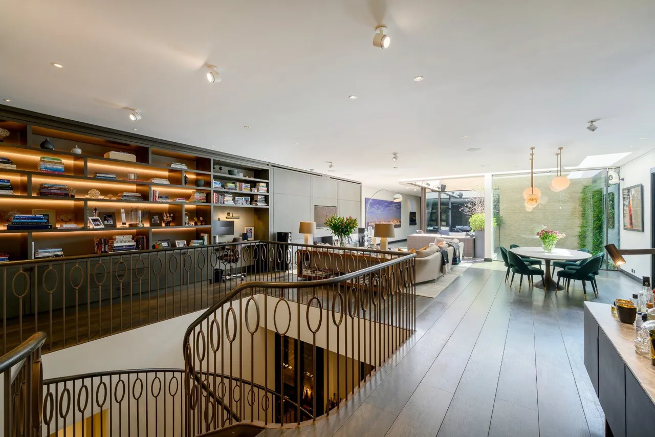 3 bed flat for sale — Knights House, 45-47 Cheval Place, Knightsbridge, London, SW7 1EW