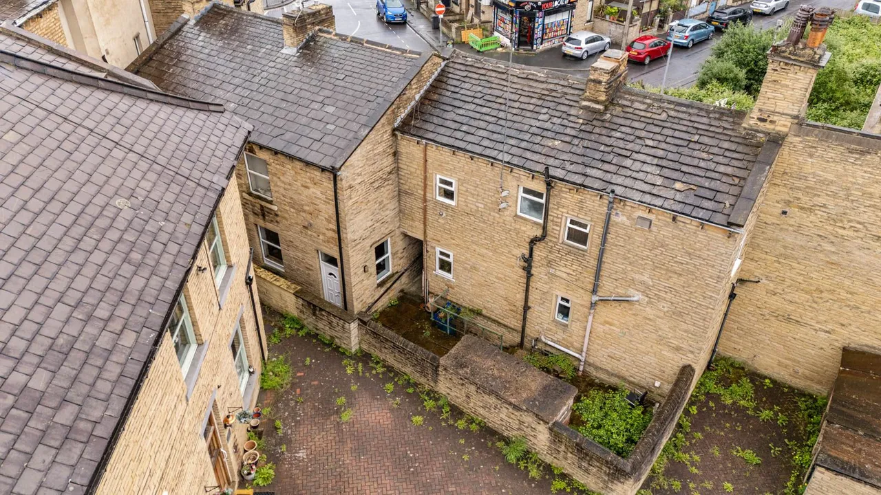 Gooder Lane, HD6, photo 23
