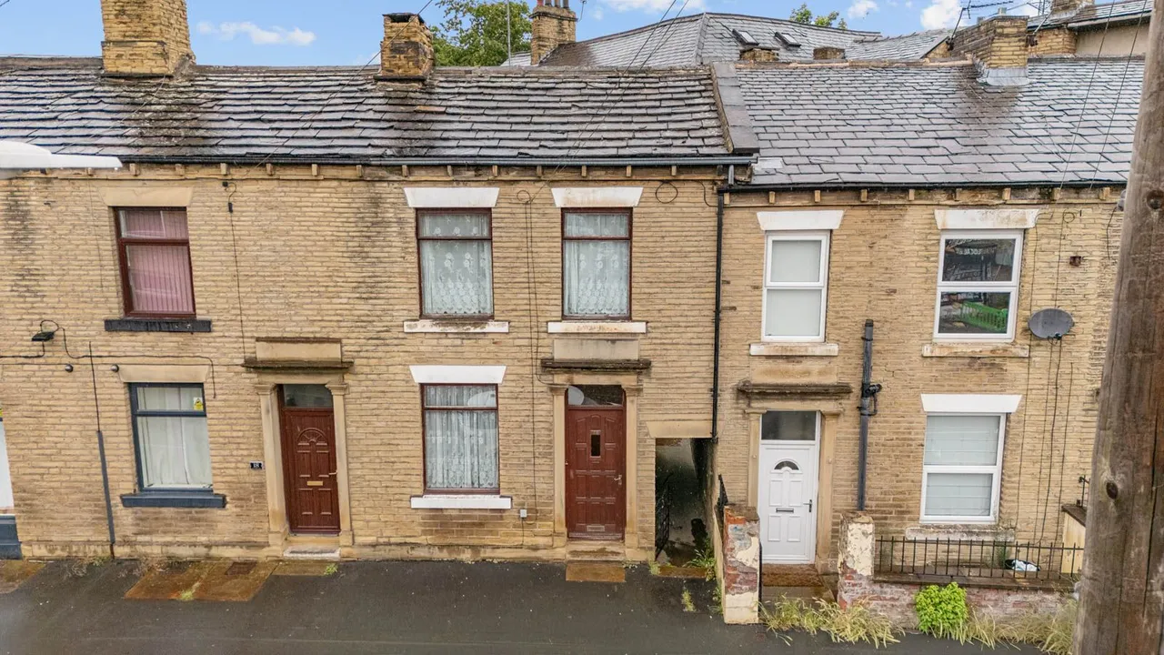 2 bed house for sale, Gooder Lane, HD6