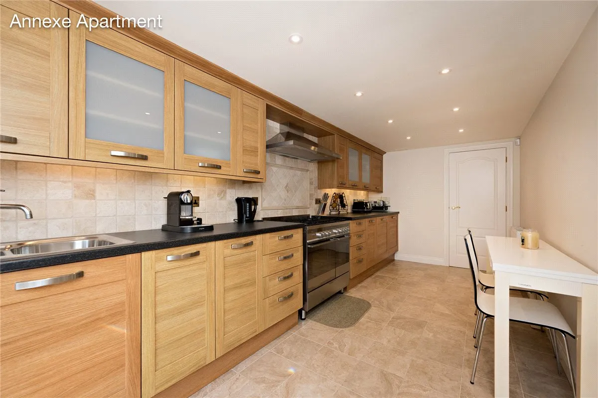 Windsor Court, West Park, HG1, photo 16