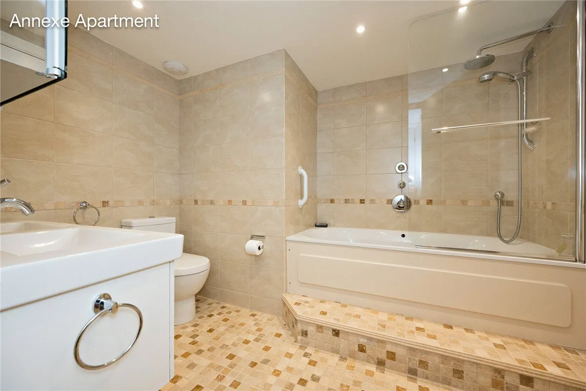 Windsor Court, West Park, HG1, photo 18